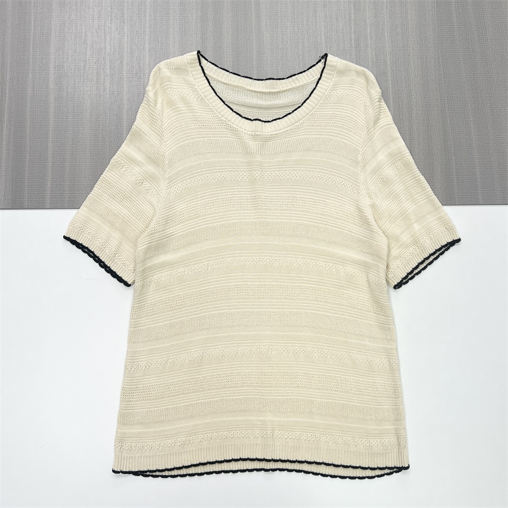 Футболка из текстурированного трикотажа с настраиваемой контрастной отделкой: Круглый вырез, короткий рукав, Индивидуальный дизайн