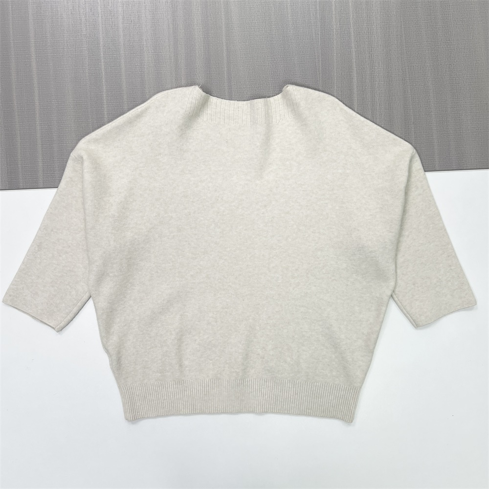 Трикотажная футболка с круглым вырезом горловины на заказ: Рукав 3/4, свободный крой, минималистичный дизайн