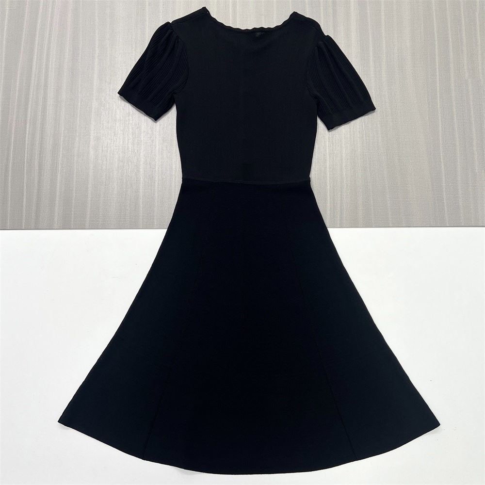 Женское черное платье миди в рубчик с жемчужными пуговицами, пышными рукавами, элегантный повседневный дизайн