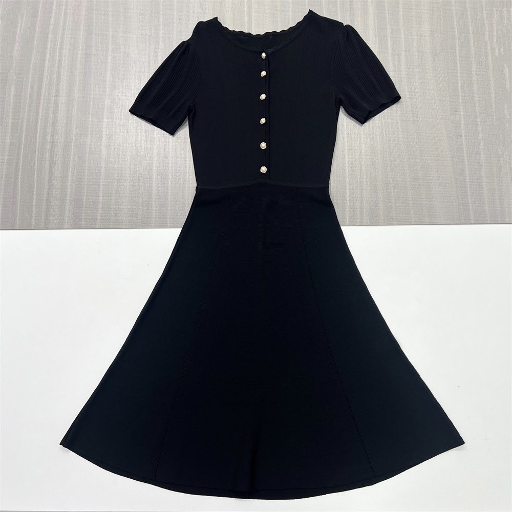Женское черное платье миди в рубчик с жемчужными пуговицами, пышными рукавами, элегантный повседневный дизайн