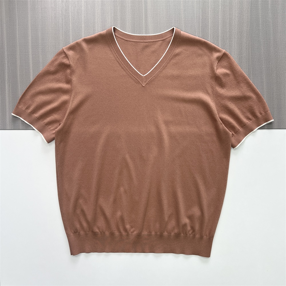 Мужской вязаный топ коричневого цвета с V-образным вырезом и коротким рукавом: Контрастная отделка, мягкая текстура, Повседневный дизайн