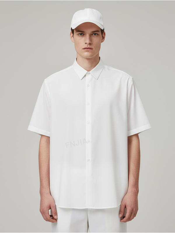 Мужская белая рубашка с коротким рукавом: Легкая ткань, свободный крой, Универсальный повседневный дизайн