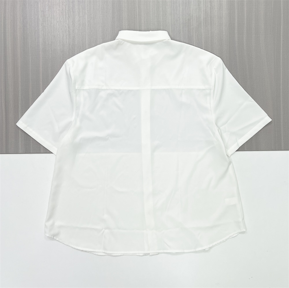 Мужская белая рубашка с коротким рукавом: Легкая ткань, свободный крой, Универсальный повседневный дизайн