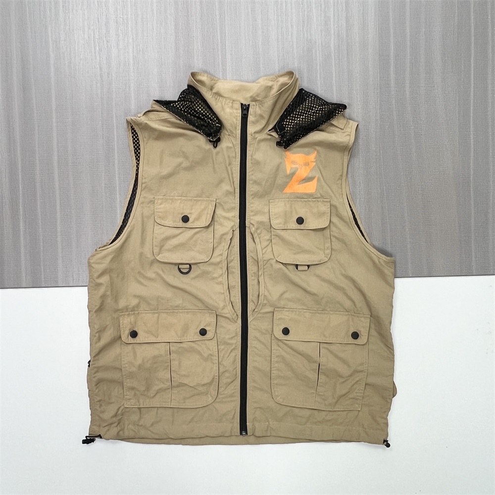 Мужской бежевый жилет "Зевс": Верхняя одежда с капюшоном, множеством карманов, с графическим рисунком