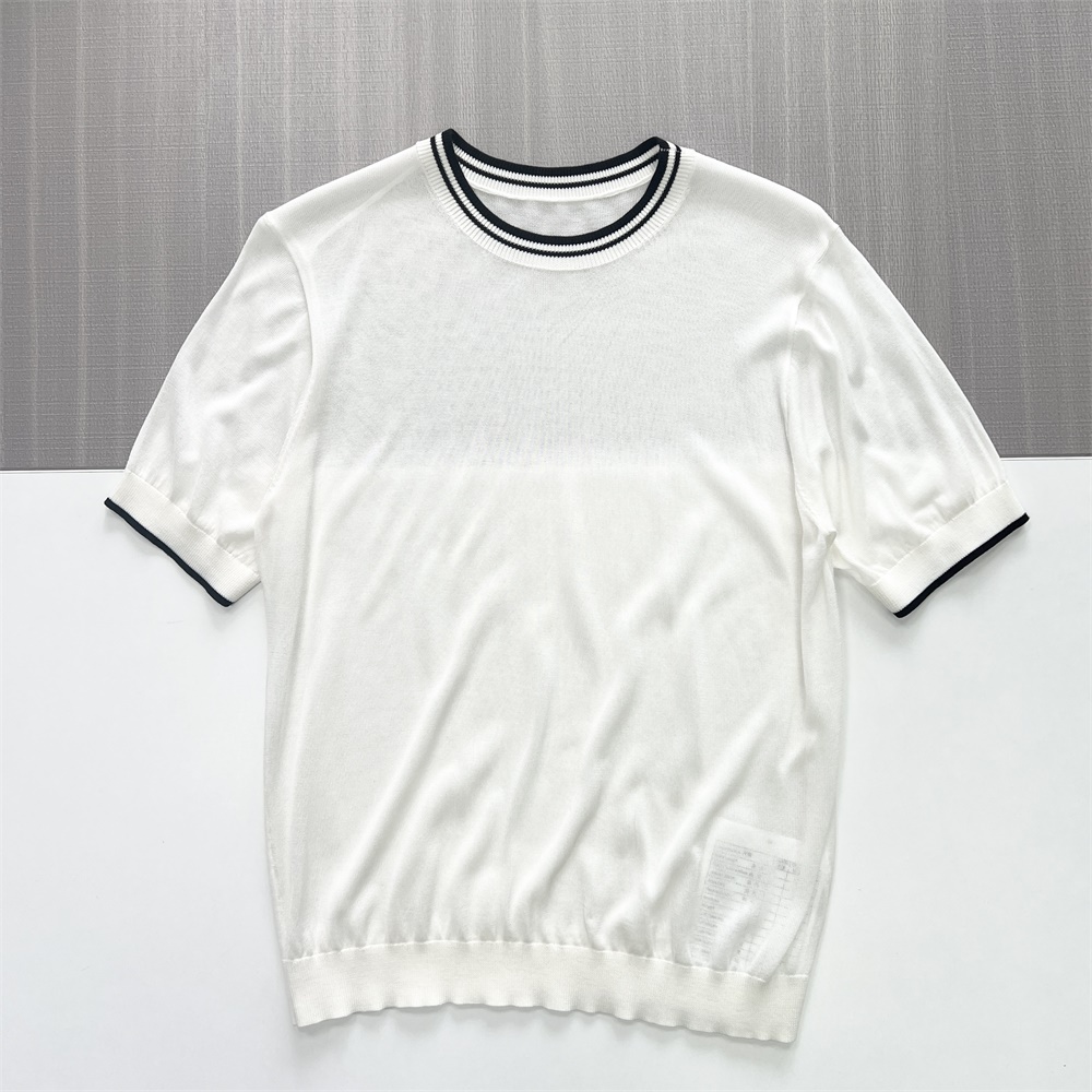 Мужской белый трикотажный топ с коротким рукавом: Черная контрастная отделка, мягкая текстура, Повседневный дизайн