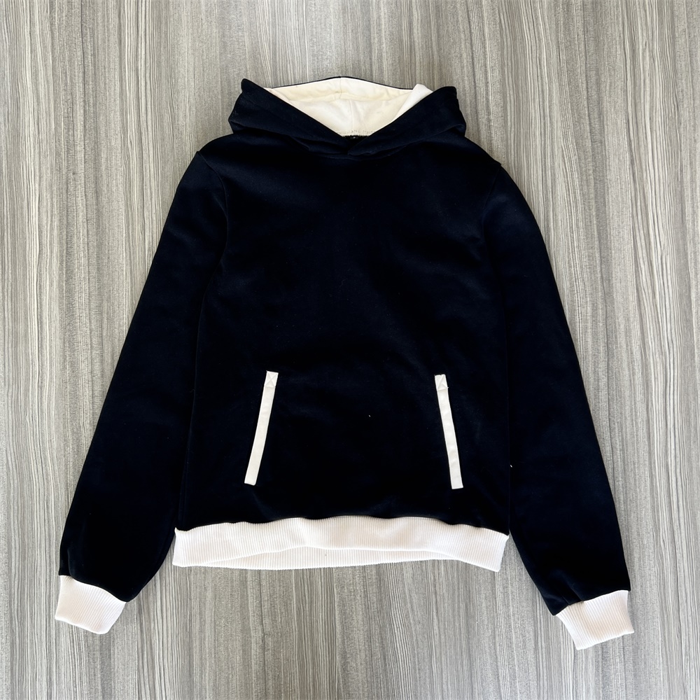 Женская черно-белая контрастная толстовка с капюшоном: бархатная текстура, повседневная одежда