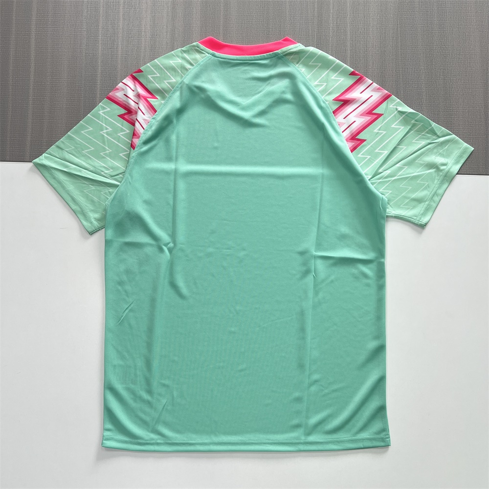 Комплект мужской спортивной формы бирюзово-розового цвета: Майка + шорты с ярким рисунком