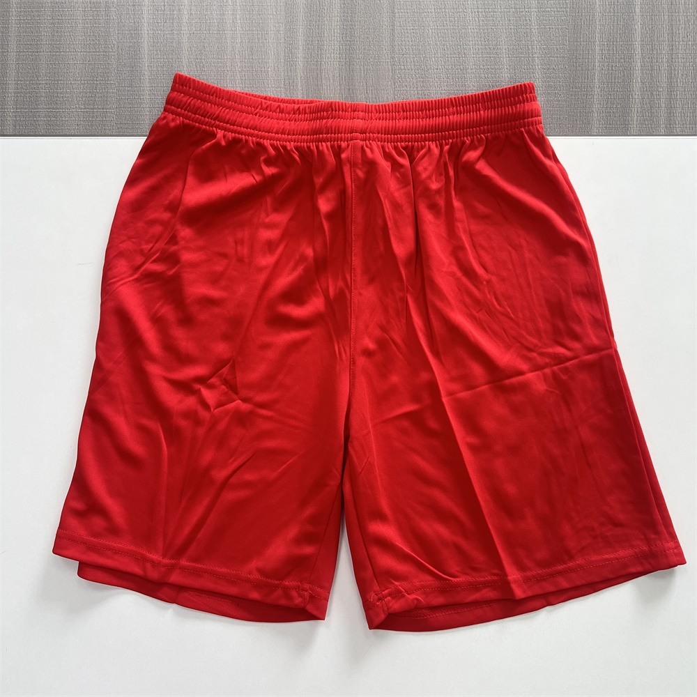 Комплект мужской красной спортивной формы: Майка + шорты с рисунком в полоску