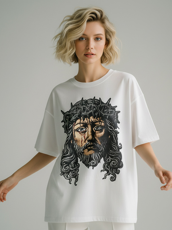 Женская белая футболка с религиозным рисунком: принт в виде тернового венца, большого размера