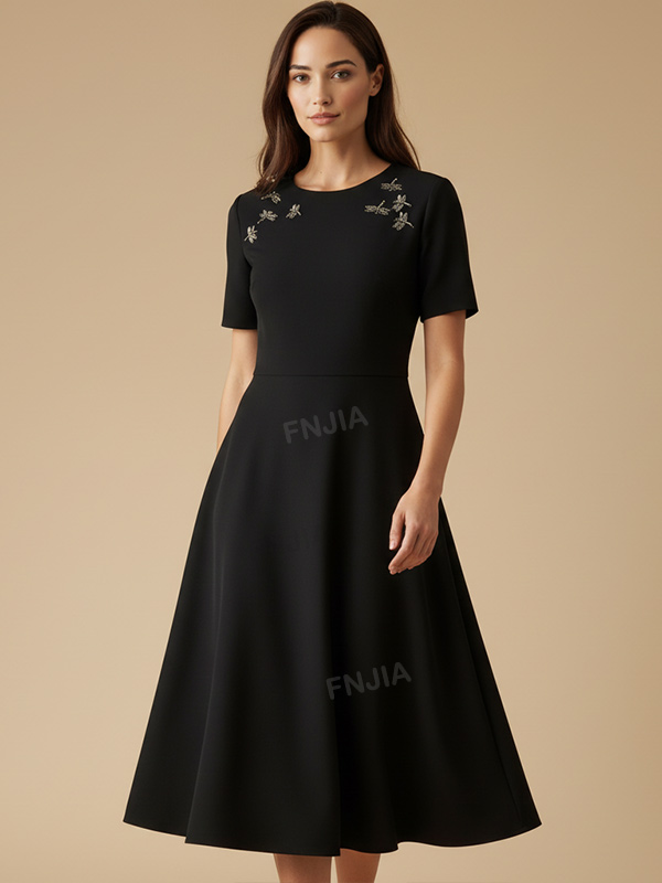 Женское черное платье миди: Украшения в виде стрекоз, расклешенный силуэт