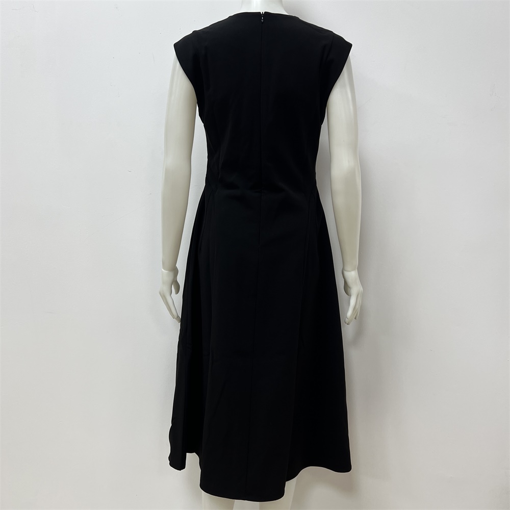 Женское черное платье миди без рукавов расклешенного А-силуэта