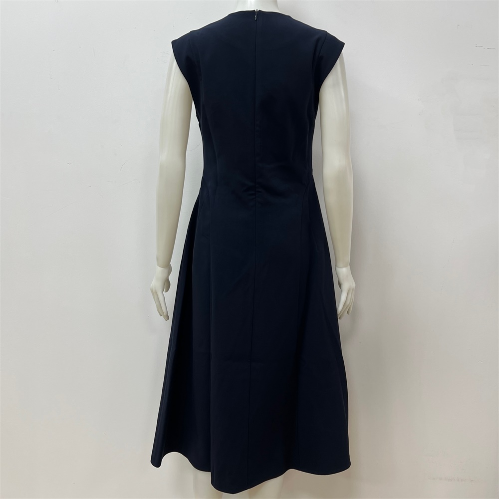 Женское темно-синее платье миди без рукавов расклешенного А-силуэта