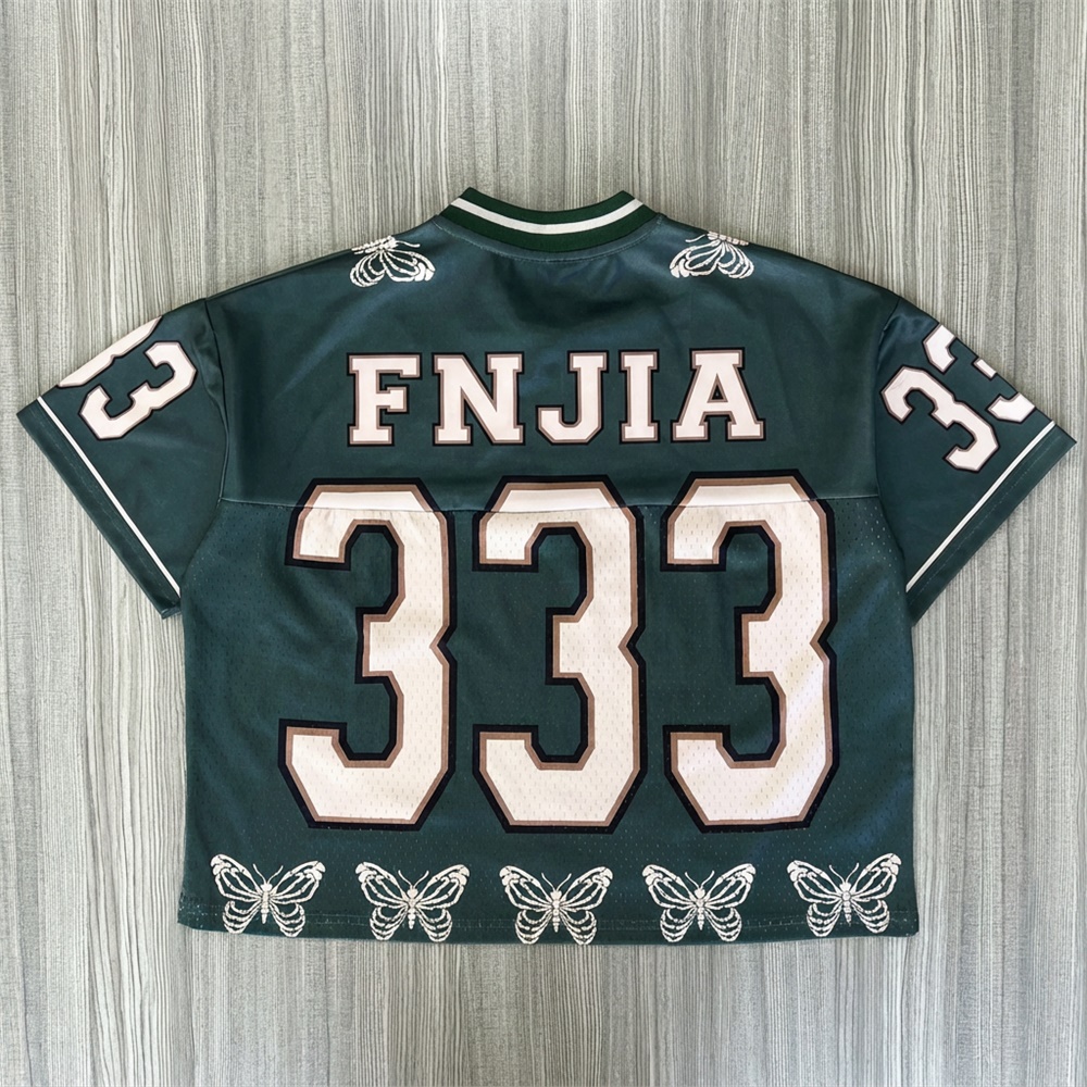 Зеленая спортивная майка: номер 333 и принт в виде бабочки, оверсайз