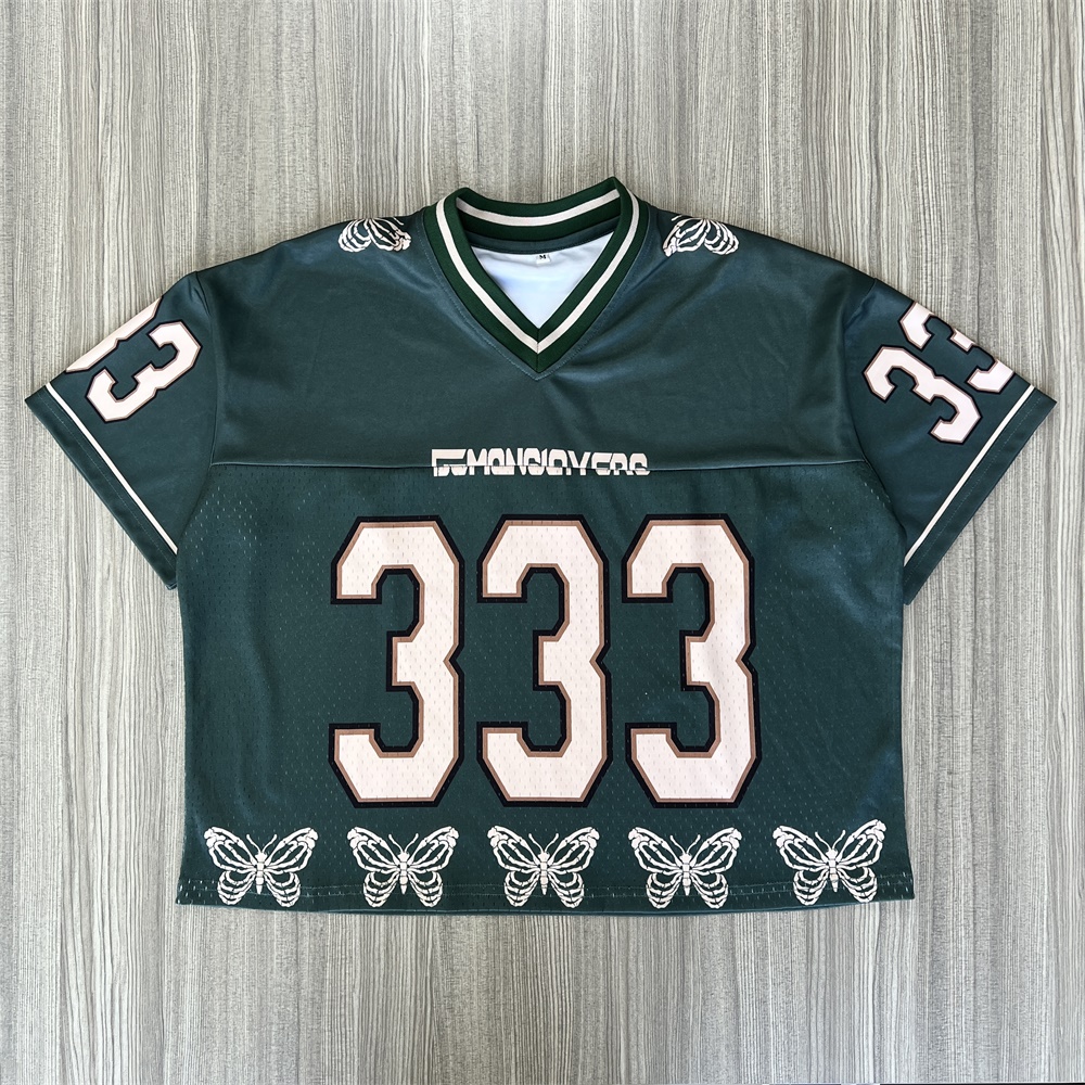 Зеленая спортивная майка: номер 333 и принт в виде бабочки, оверсайз