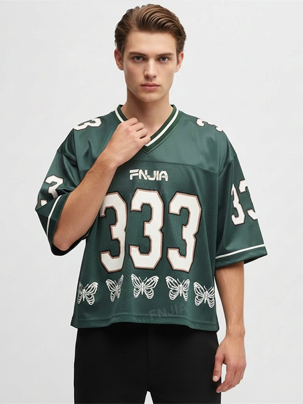 Зеленая спортивная майка: номер 333 и принт в виде бабочки, оверсайз