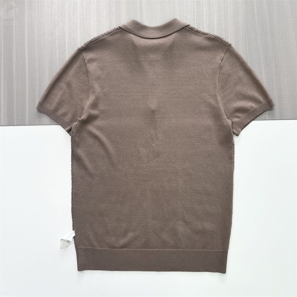 Мужская рубашка поло из темно-серого трикотажа в сеточку с застежкой-молнией до половины длины