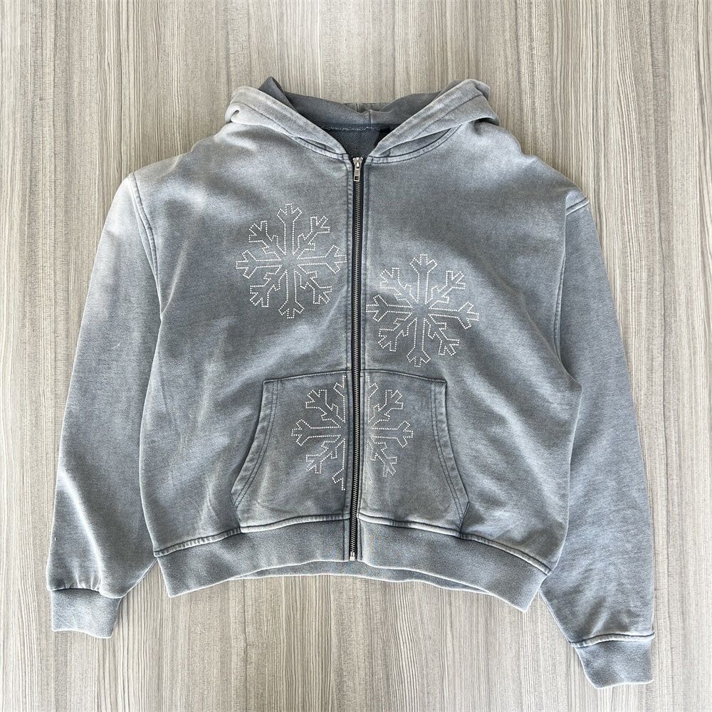 Серая толстовка унисекс с капюшоном на молнии, украшенная снежинками: Постиранная текстура