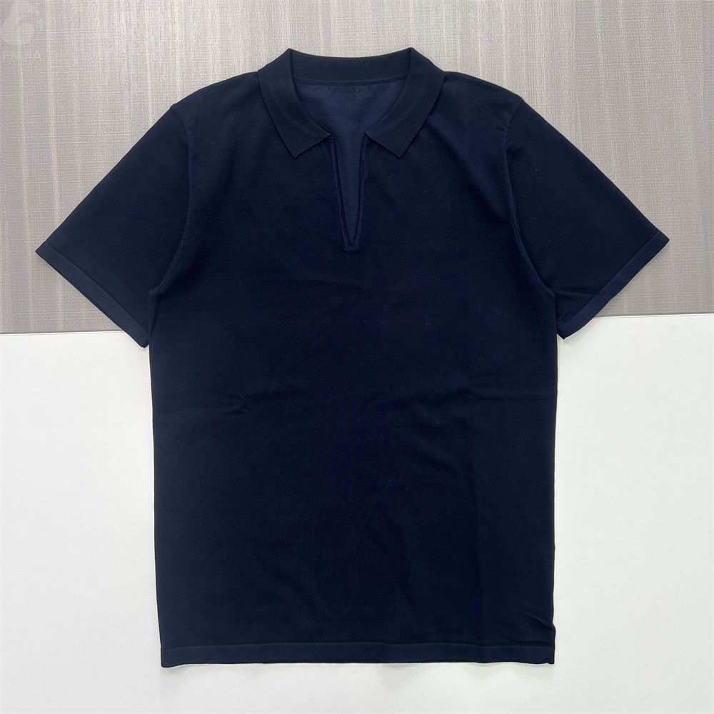 Мужская темно-синяя однотонная рубашка поло с коротким рукавом: Минималистичный дизайн