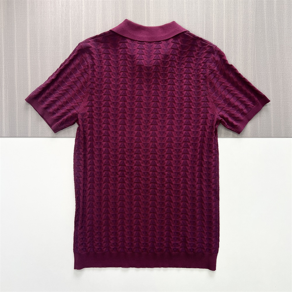 Мужская рубашка поло темно-бордового цвета из геометрической вязки с нестандартной текстурой и материалом