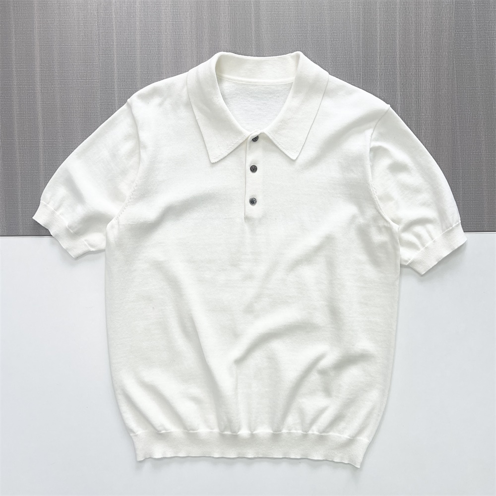Мужская белоснежная трикотажная рубашка-поло с контрастными пуговицами на заказ и приталенным дизайном