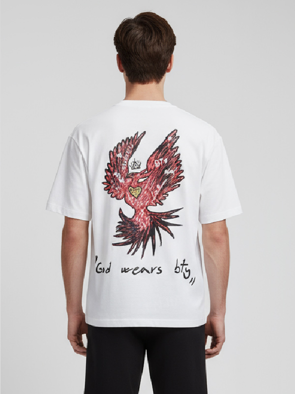 Мужская белая футболка оверсайз с графическим принтом - индивидуальное оформление и свободный крой