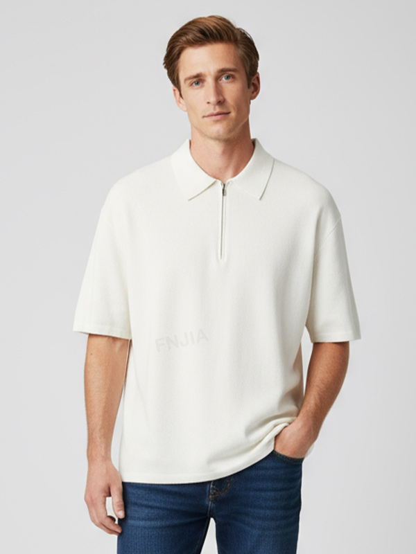 Мужская трикотажная рубашка поло цвета слоновой кости на молнии до половины длины - индивидуальный минималистский дизайн и свободный крой