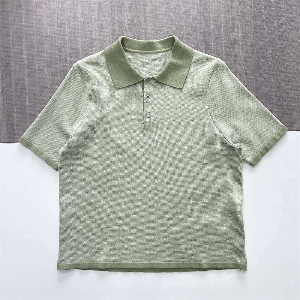 Мужское поло из трикотажа с тонкой текстурой цвета шалфея - FNJIA Custom Apparel Service.