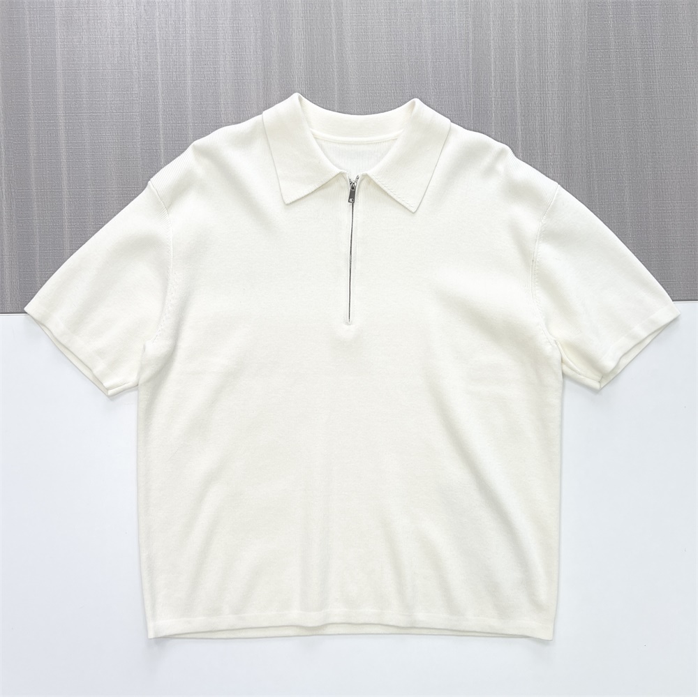Мужская трикотажная рубашка поло цвета слоновой кости на молнии до половины длины - индивидуальный минималистский дизайн и свободный крой