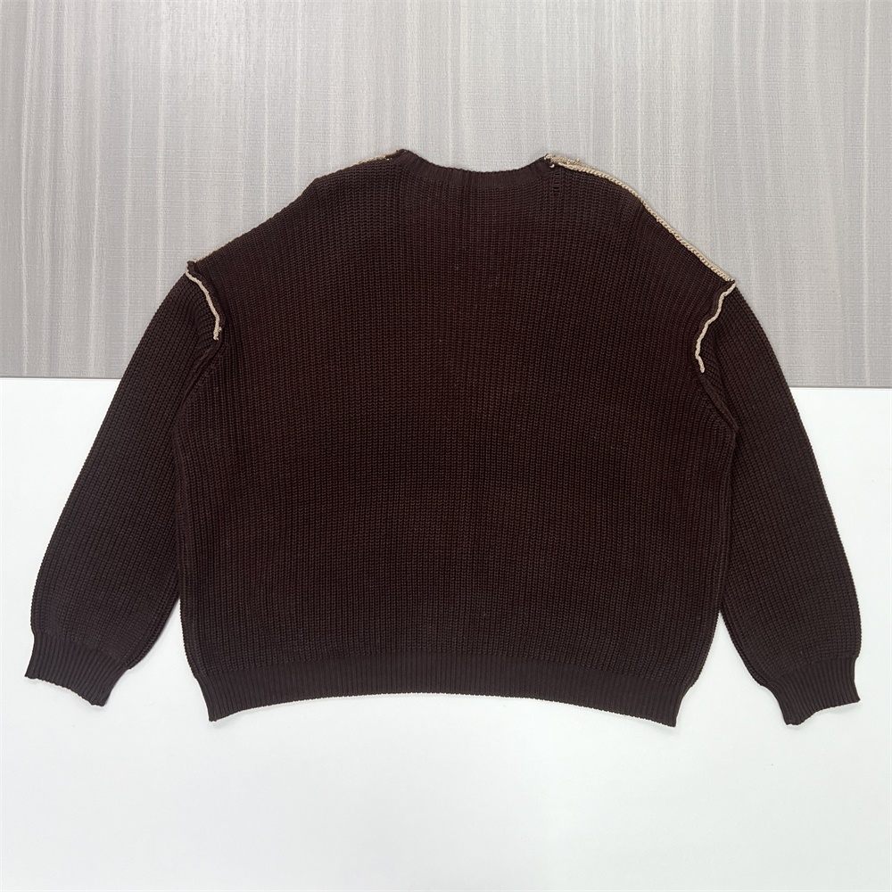 Мужской кардиган шоколадно-коричневого цвета из трикотажа в рубчик с V-образным вырезом и контрастной строчкой на заказ