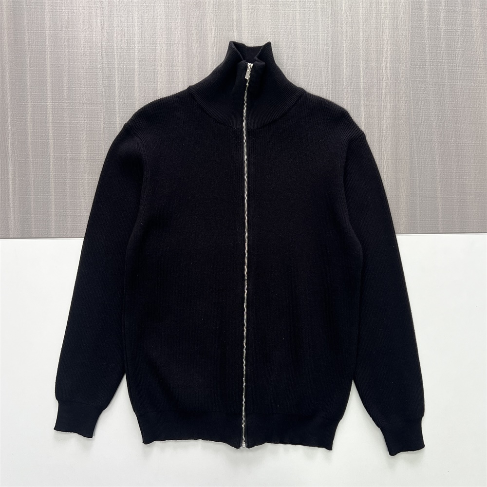 Мужская черная водолазка на молнии с высоким воротом из трикотажа в рубчик - индивидуальный приталенный дизайн