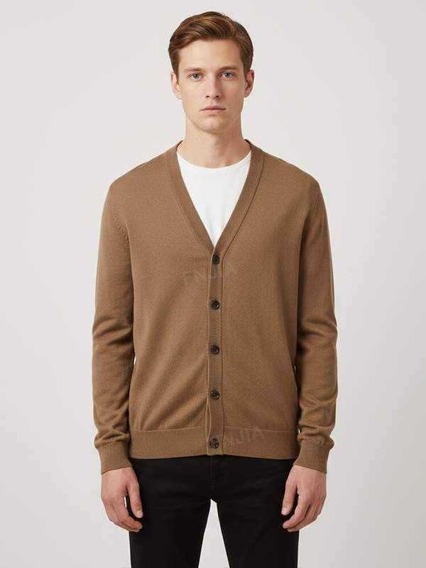 Мужской вязаный кардиган коричневого цвета с V-образным вырезом и контрастными пуговицами на заказ