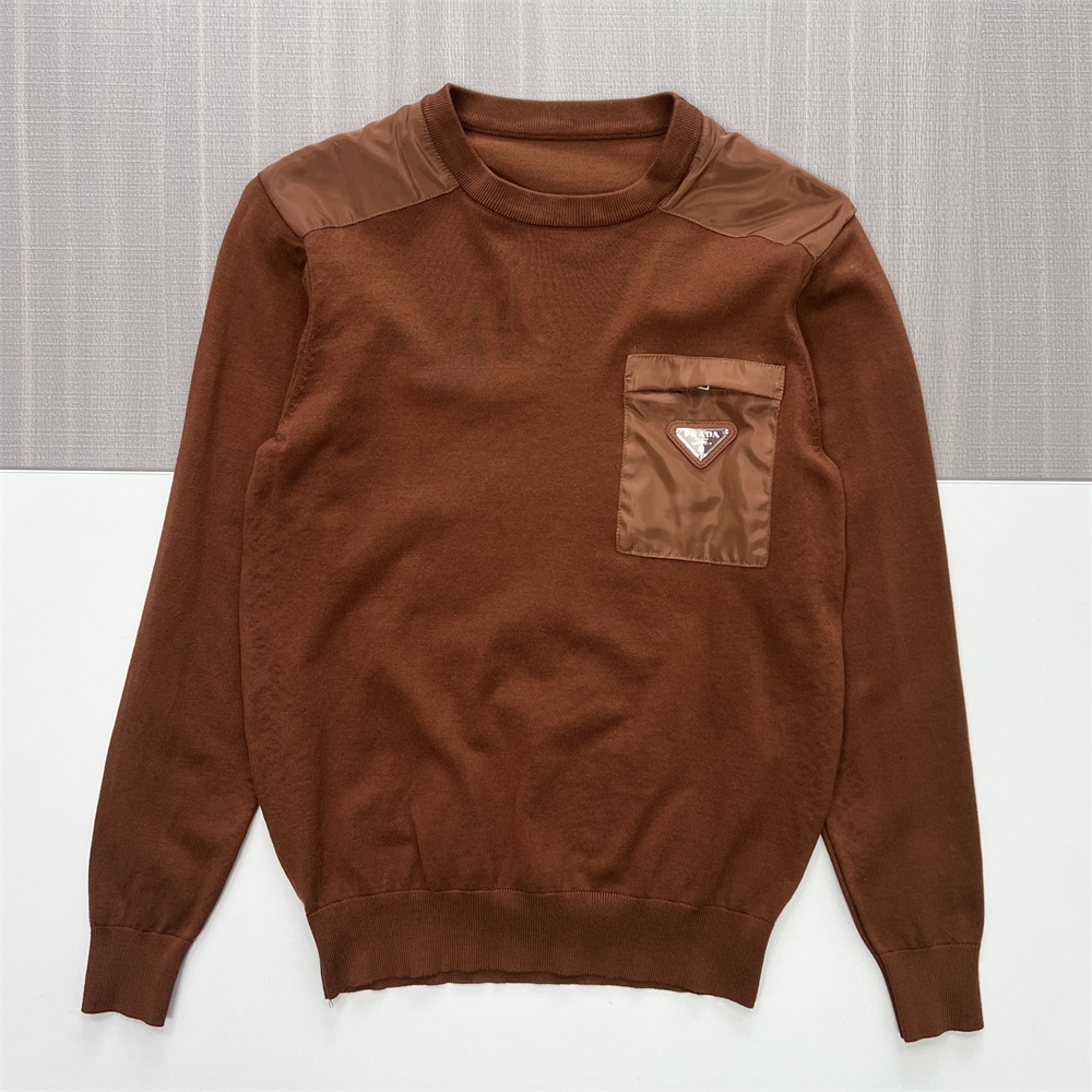 Мужской свитер с круглым вырезом из смешанного материала каштанового цвета с индивидуальными вставками и карманами