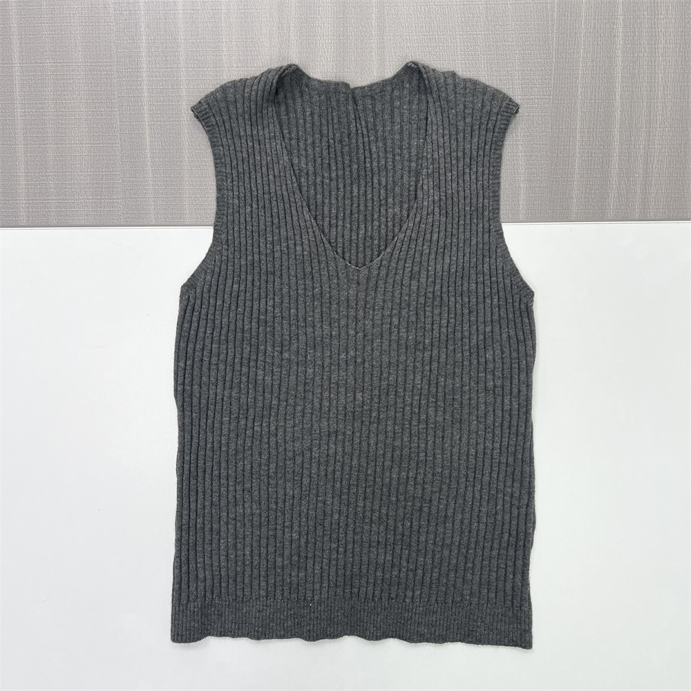 Женский вязаный жилет в рубчик цвета древесного угля с V-образным вырезом - индивидуальный элегантный многослойный дизайн
