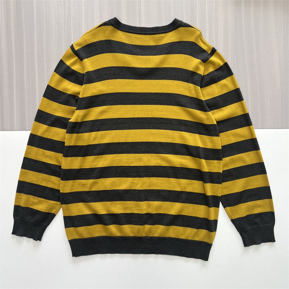 Мужской вязаный свитер в горчично-угольную горизонтальную полоску с V-образным вырезом - Индивидуальный приталенный дизайн