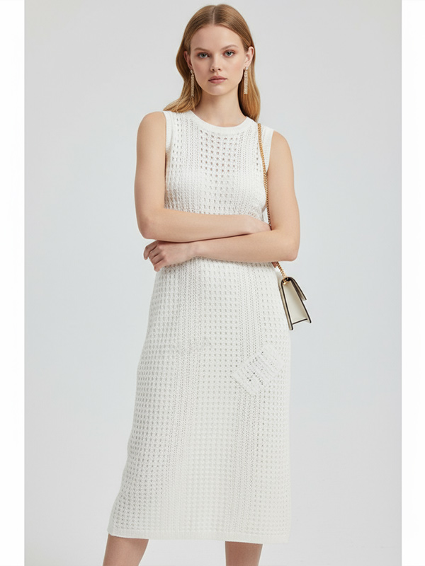 Женское белое ажурное трикотажное платье миди без рукавов - индивидуальный минималистичный элегантный дизайн