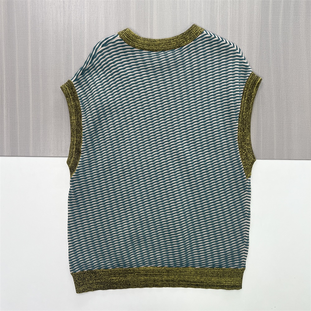 Женский вязаный топ без рукавов в бирюзовую и оливковую волнистую полоску - Индивидуальный дизайн с контрастной отделкой