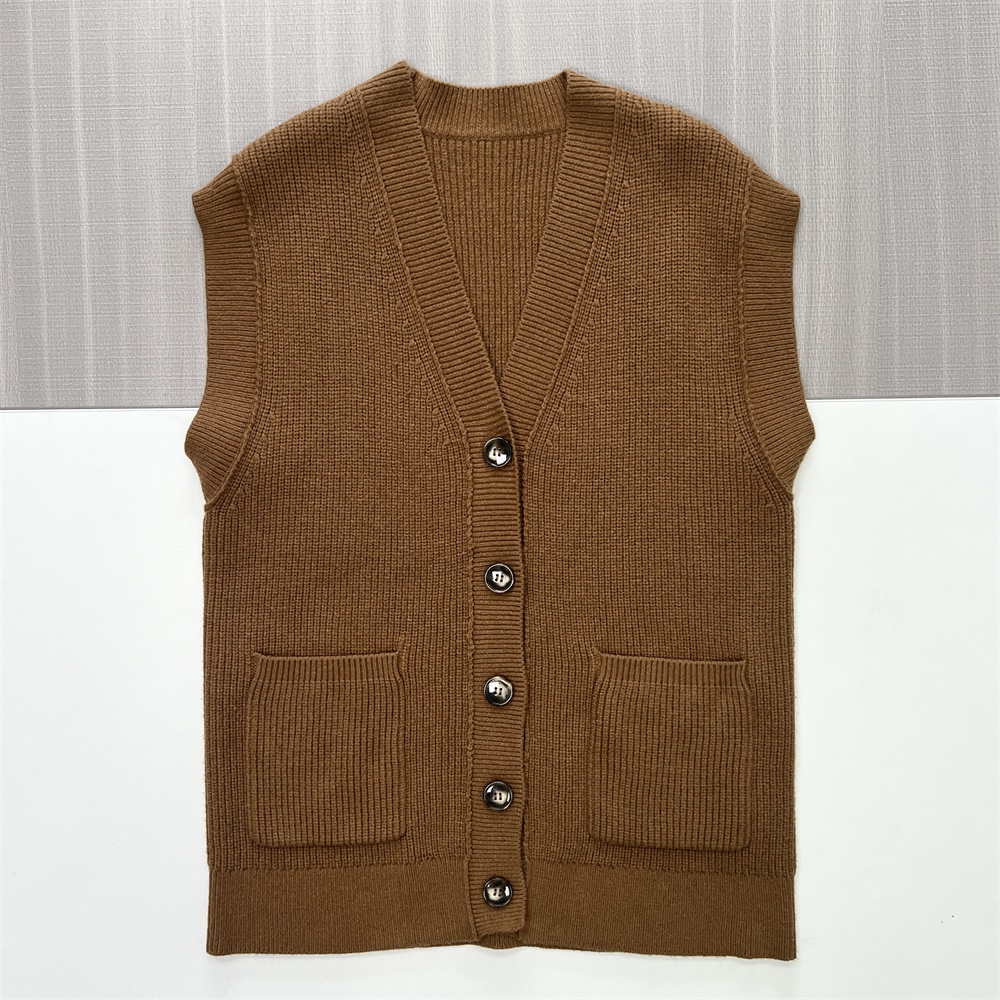 Женский жилет без рукавов в рубчик верблюжьего цвета с V-образным вырезом и пуговицами спереди - индивидуальный изысканный дизайн