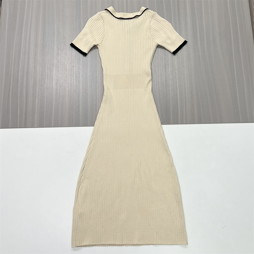 Женское бежевое миди-платье в рубчик с контрастным воротником-стойкой - элегантный приталенный дизайн на заказ