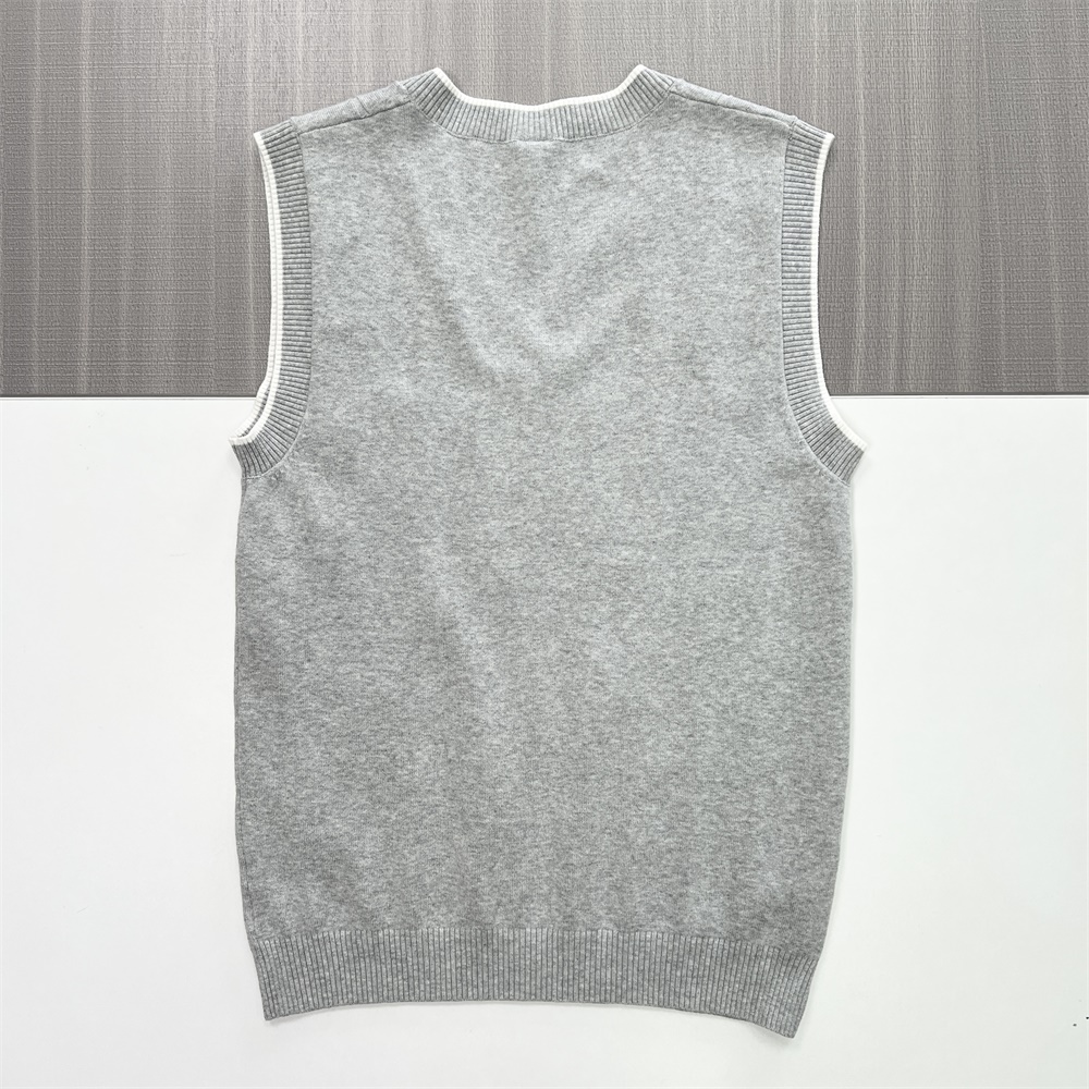 Женский светло-серый вязаный жилет в рубчик с V-образным вырезом и эмблемой Polo - элегантный дизайн на заказ