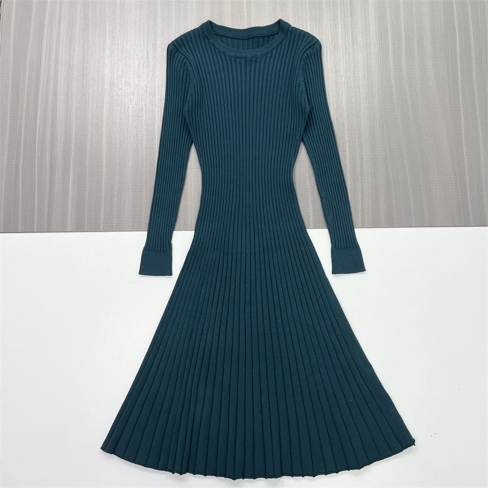 Женское расклешенное миди-платье в рубчик бирюзового цвета с круглым вырезом и элегантным трикотажным узором на заказ