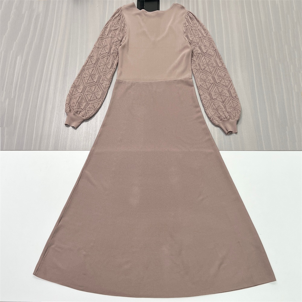 Женское бежевое макси-платье с кружевными рукавами и V-образным вырезом - элегантный дизайн с панелями на заказ