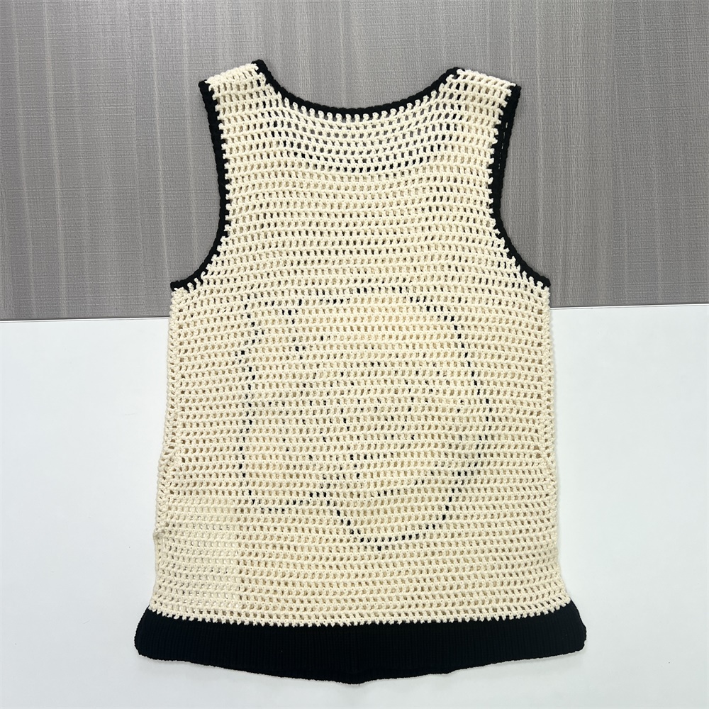 Женский вязаный топ без рукавов с розочками цвета слоновой кости, выполненный крючком по индивидуальному дизайну ручной работы